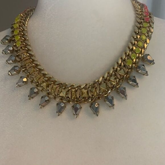 BCBGMaxAzria Gold Tone Statement Necklace. - Picture 6 of 6